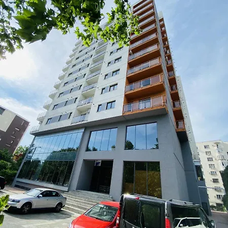 New City With Balcony Apartamento